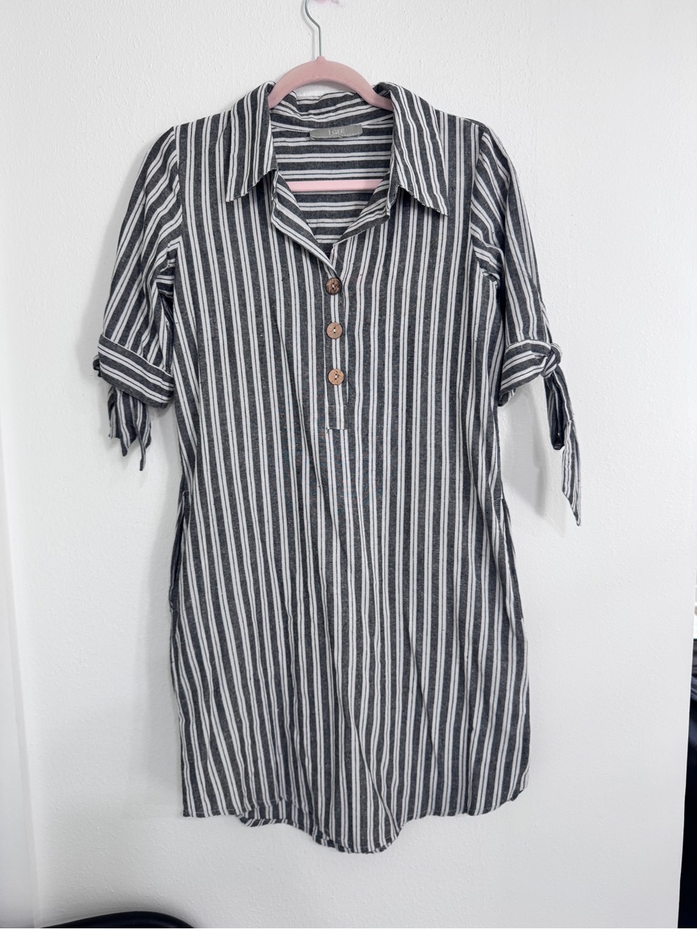 J. GEE Striped Shirt Dress Gray White Tie Sleeve Wood Buttons Pockets